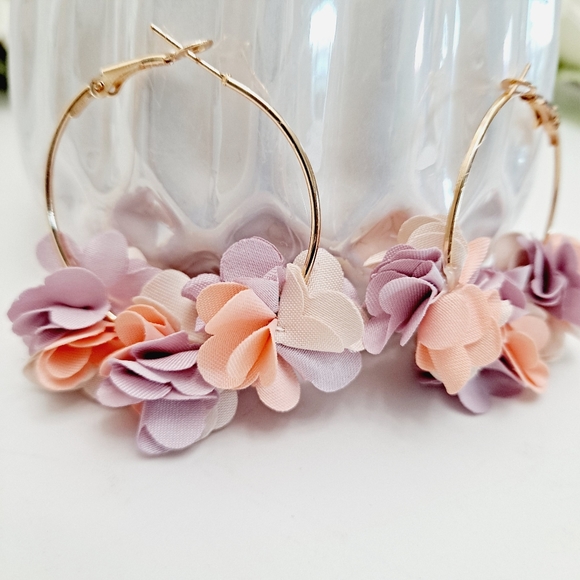 💖 2/$30 Gold tone floral Hoop pink fabric pastel Petals big Earrings - Picture 11 of 16